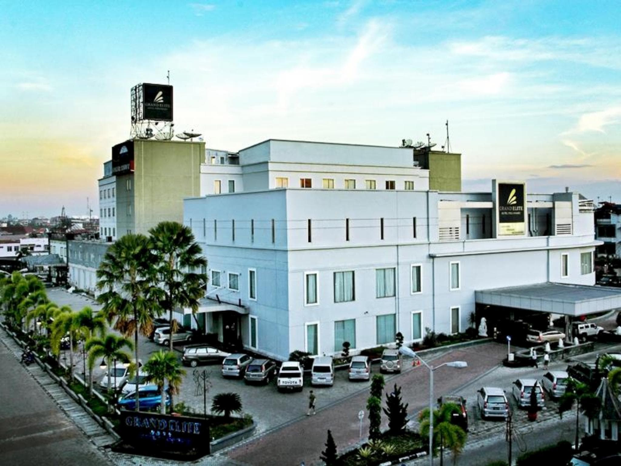 Grand Elite Hotel