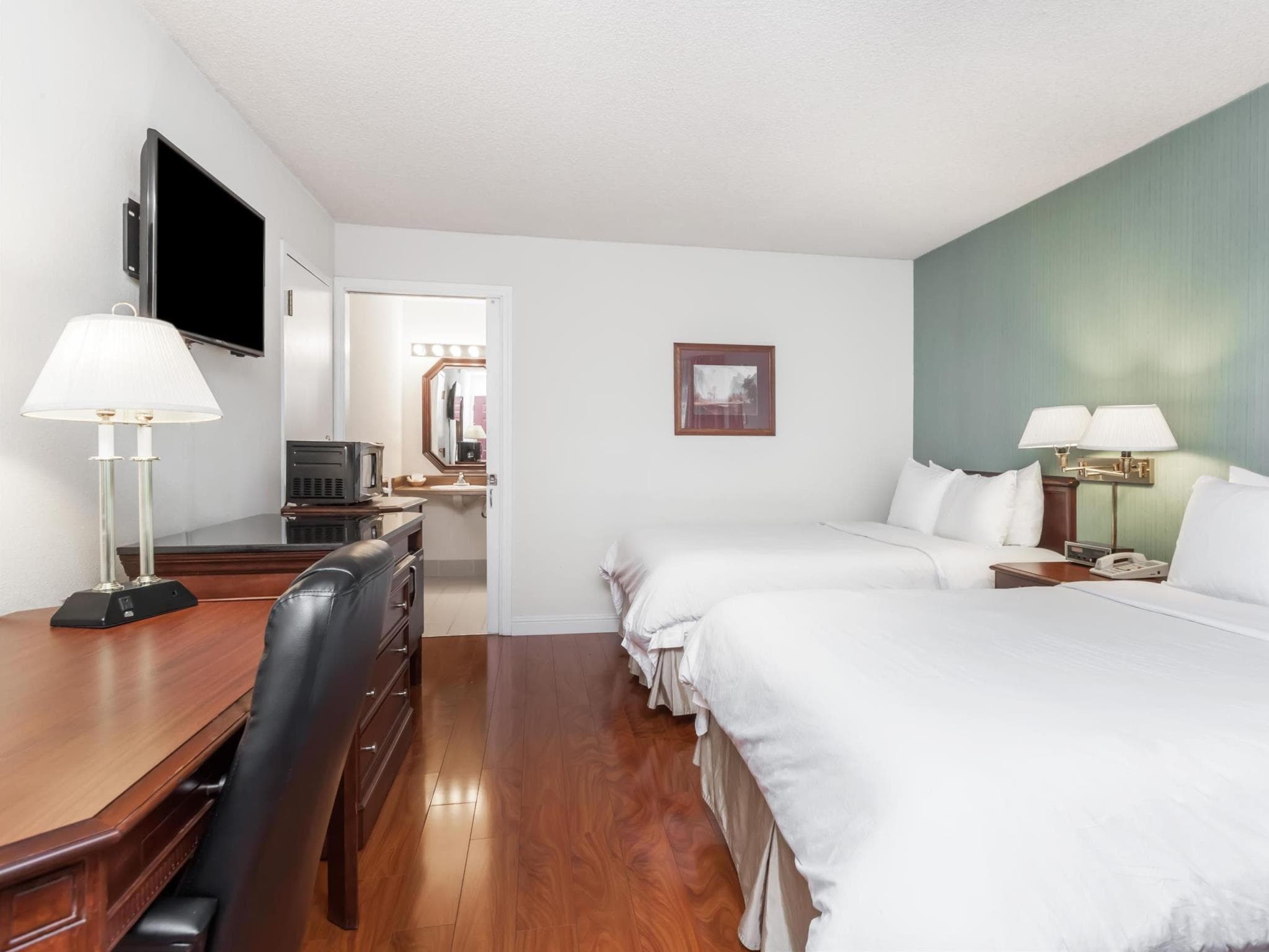 Days Inn & Suites by Wyndham Sunnyvale