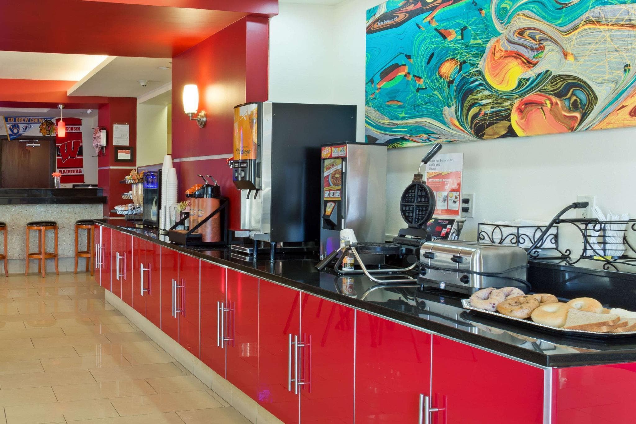 Days Inn & Suites by Wyndham Milwaukee