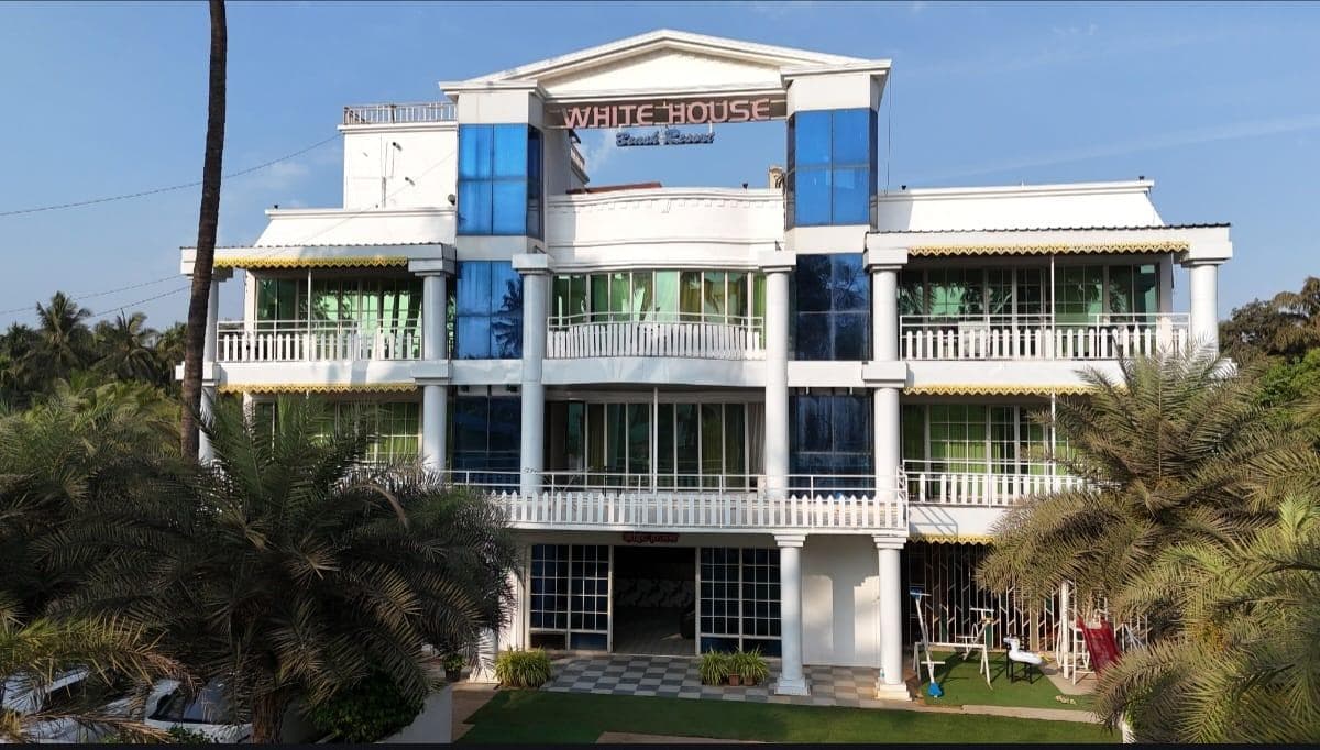 WHITEHOUSE BEACH RESORT