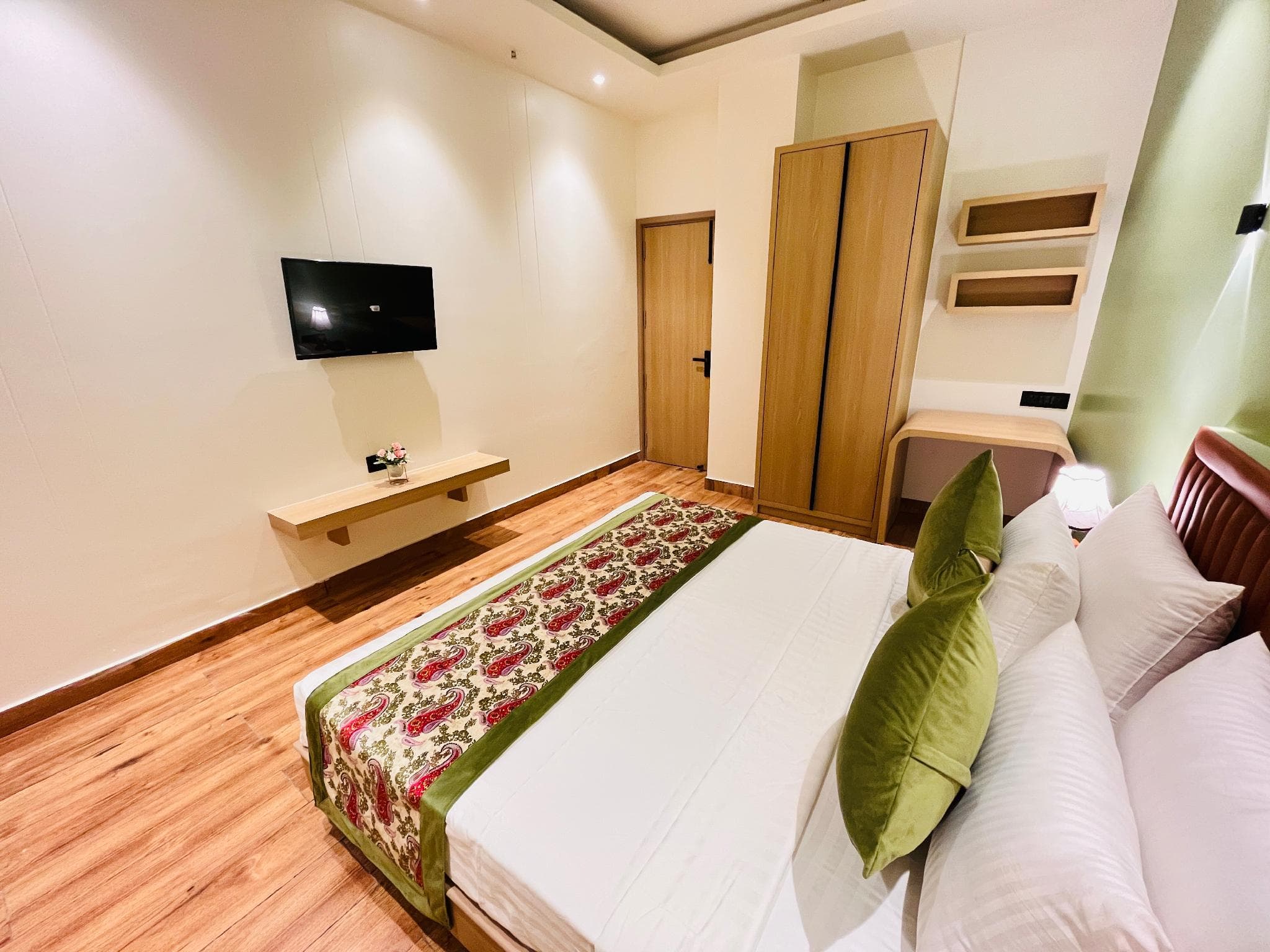 Hotel IP Swarn Near Anand Vihar Vaishali Ghaziabad