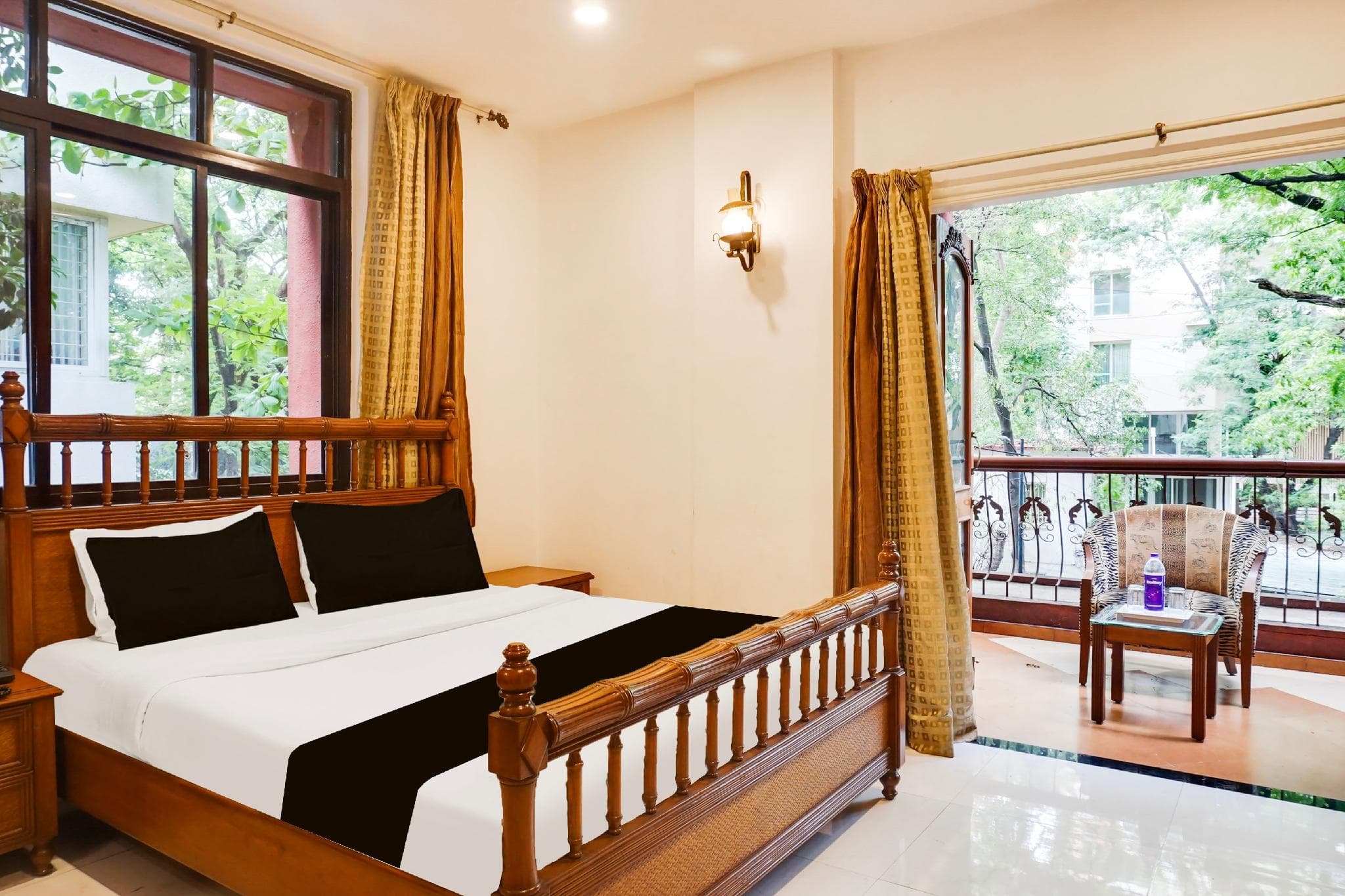 Super Townhouse Oak Prabhat Road