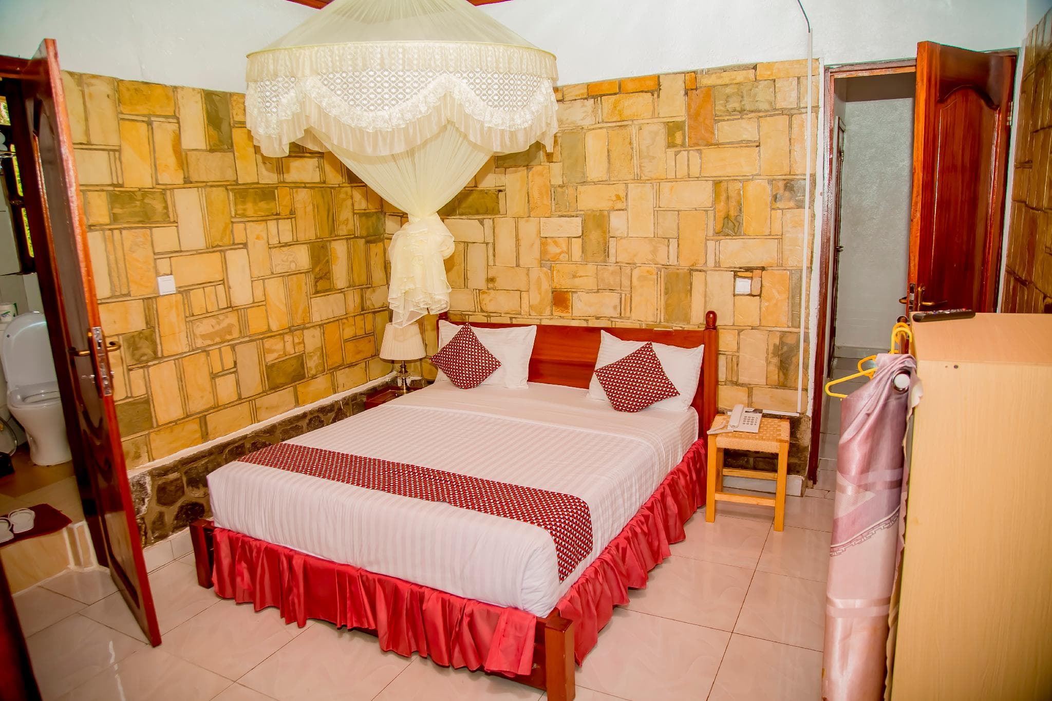 KIGUFI HILL, Agape Resort & Kivu Edge