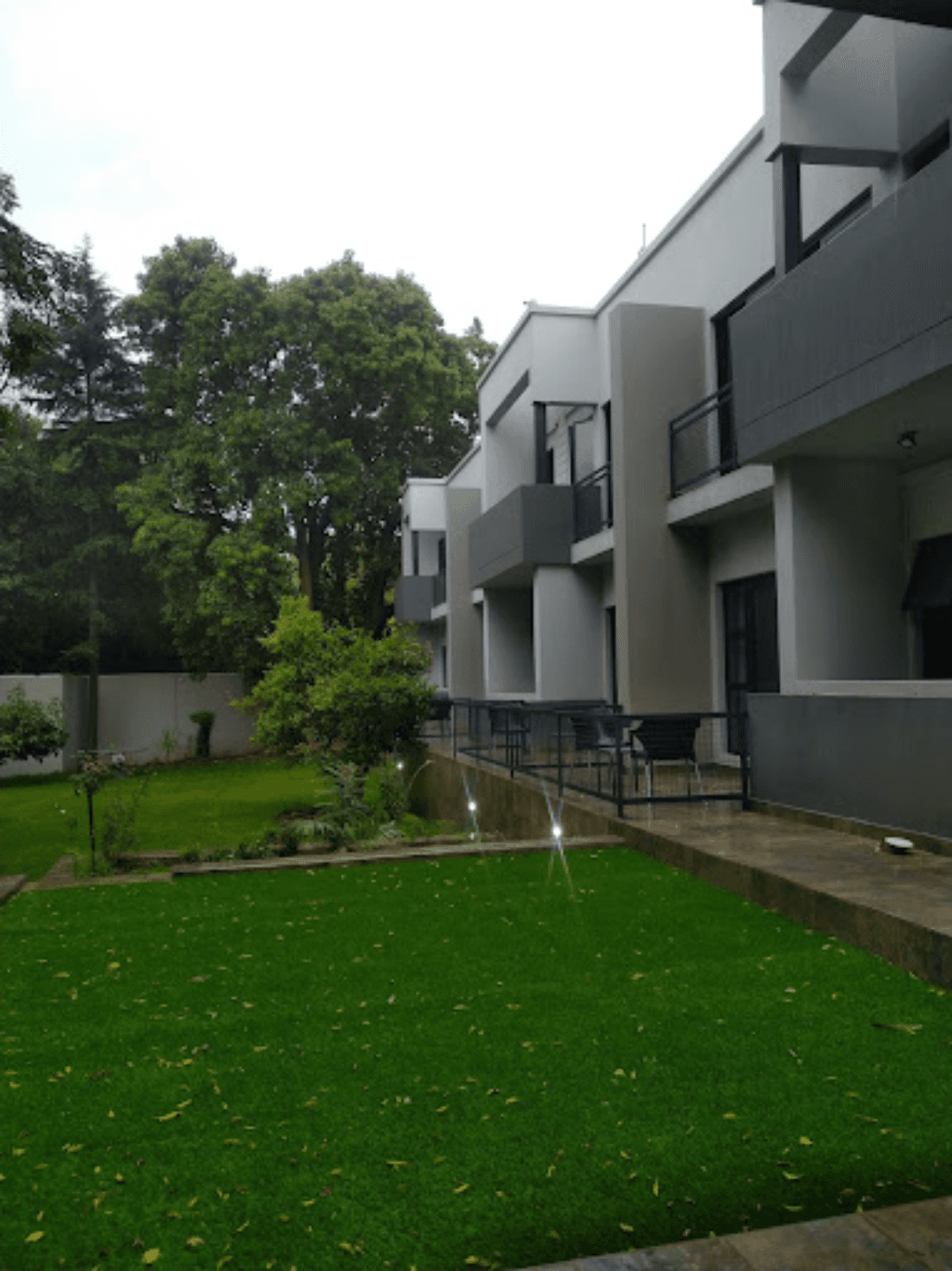 La Orchard Hotel