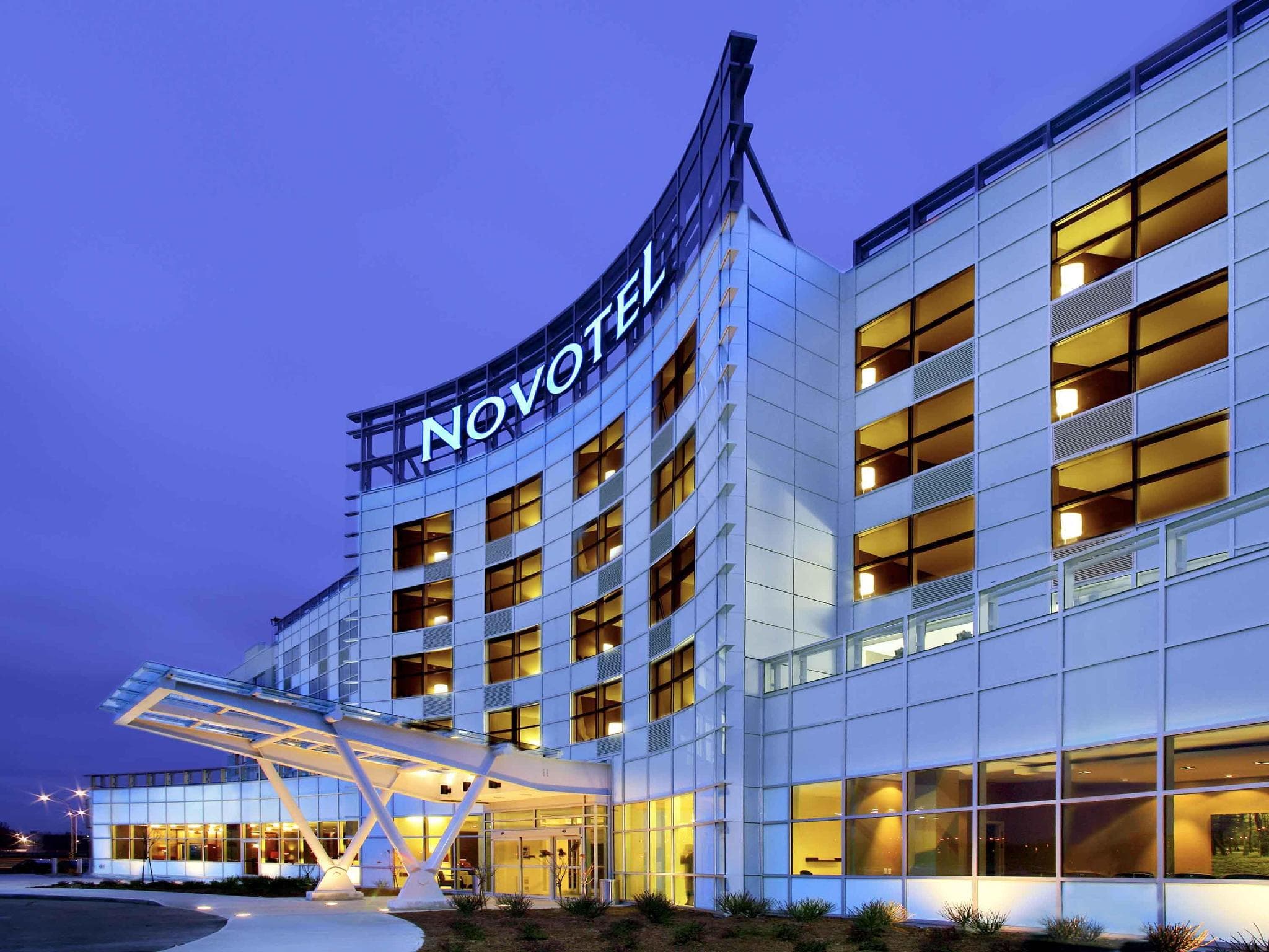 Novotel Montreal Aeroport Hotel