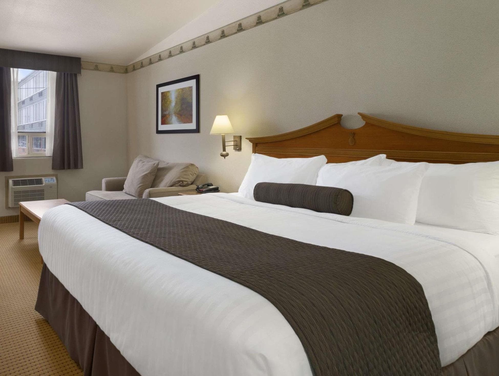 Days Inn & Suites by Wyndham Sault Ste. Marie ON