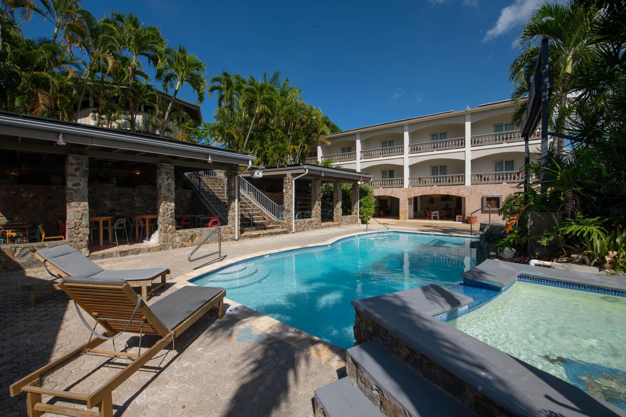 Lazy Parrot Inn