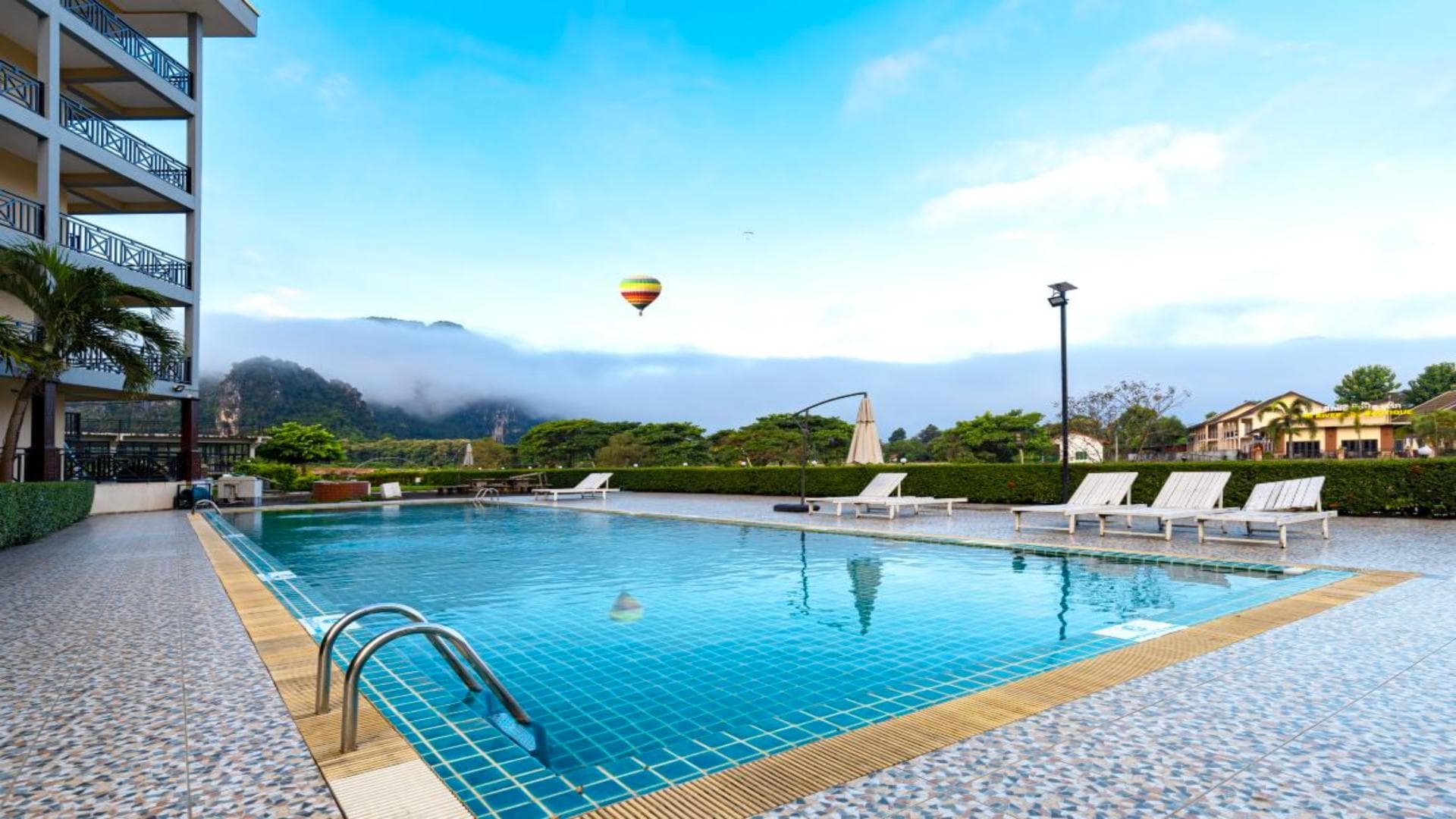 Lisha Grand Riverside Hotel
