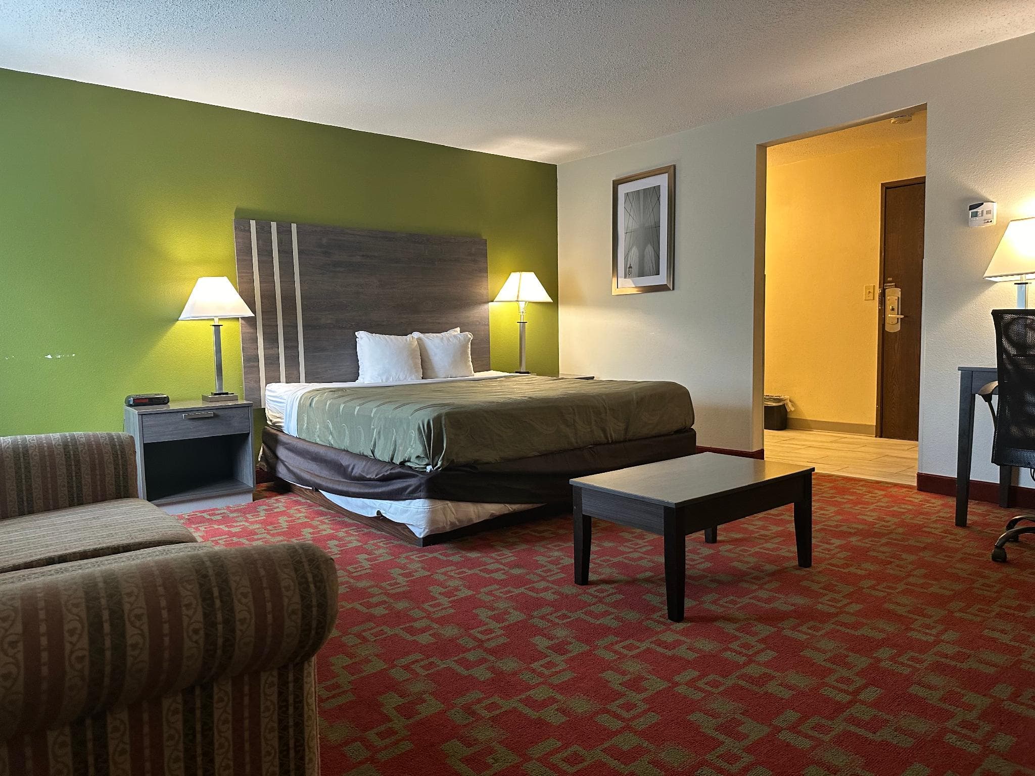 Norwood Inn & Suites Milwaukee