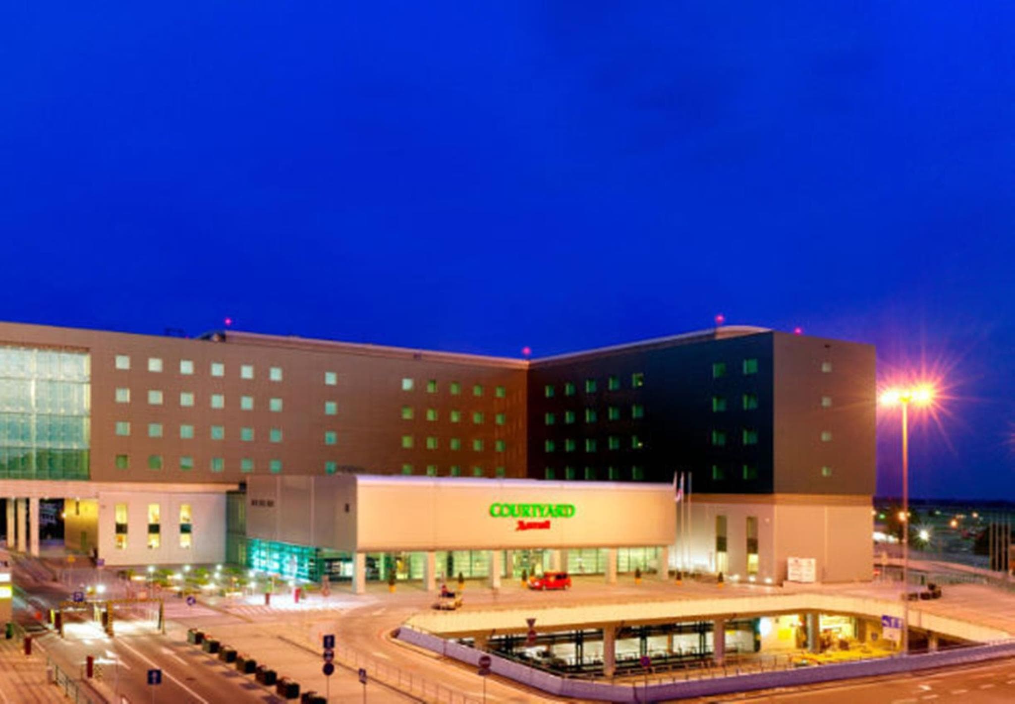 Courtyard by Marriott Warsaw Airport