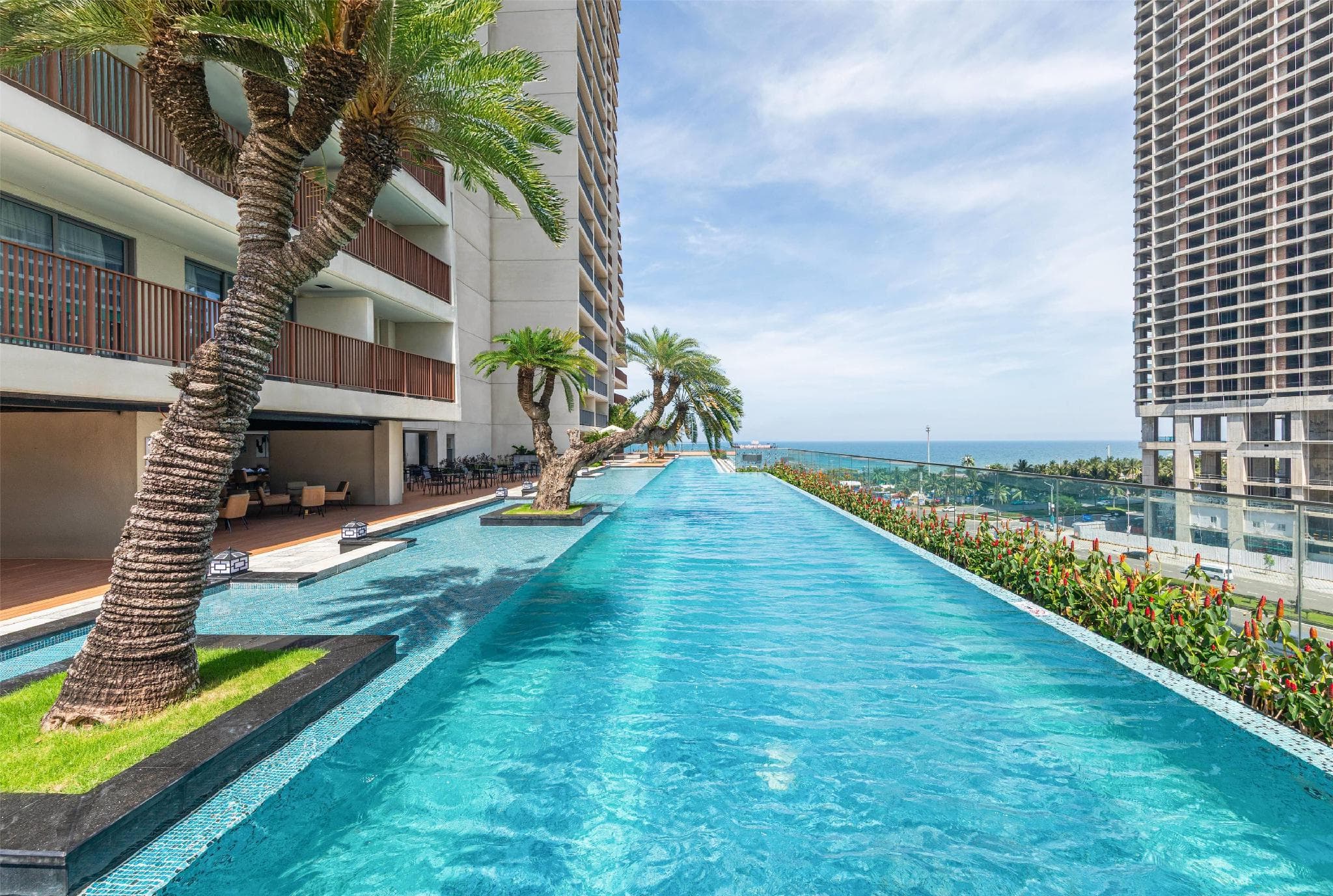 Wyndham Soleil Danang - Free Schedule Airport Shuttle
