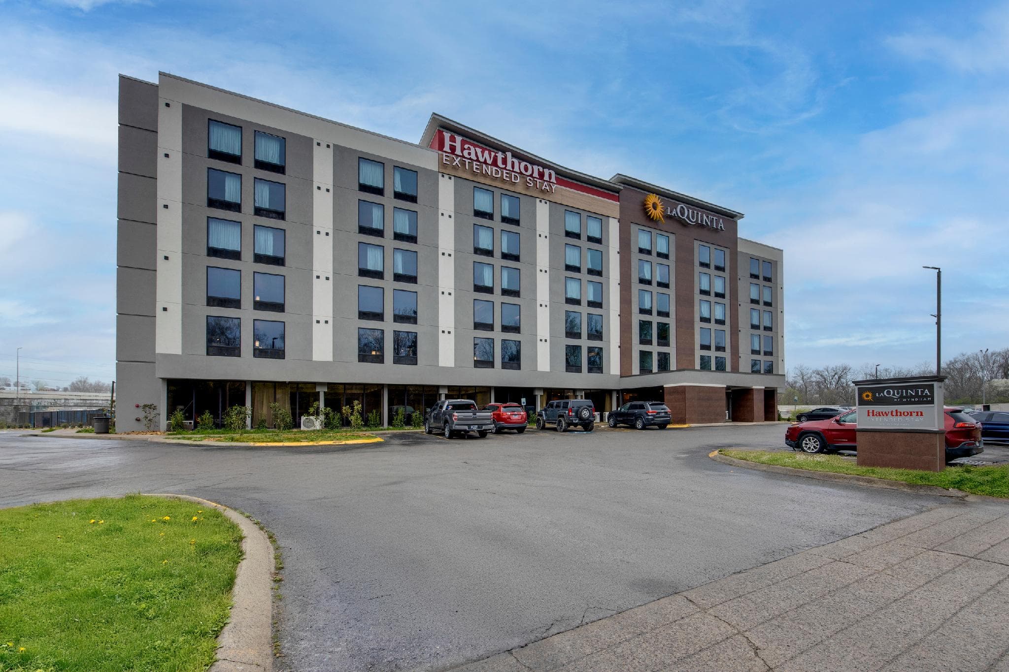 La Quinta Inn & Suites by Wyndham Nashville Airport/Opryland