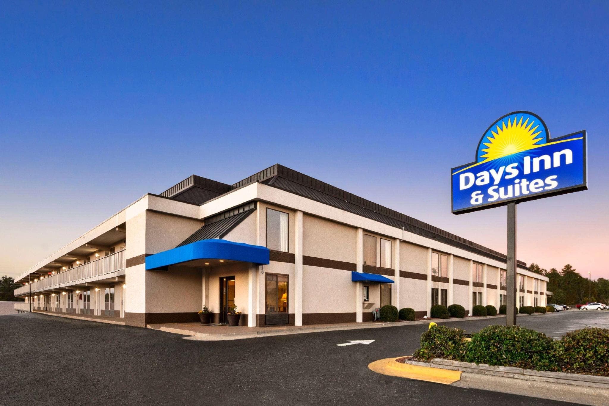 Days Inn & Suites by Wyndham Fayetteville NW Ft Bragg