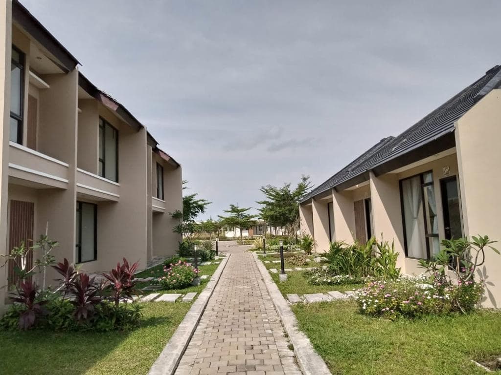Ladda Bay Village