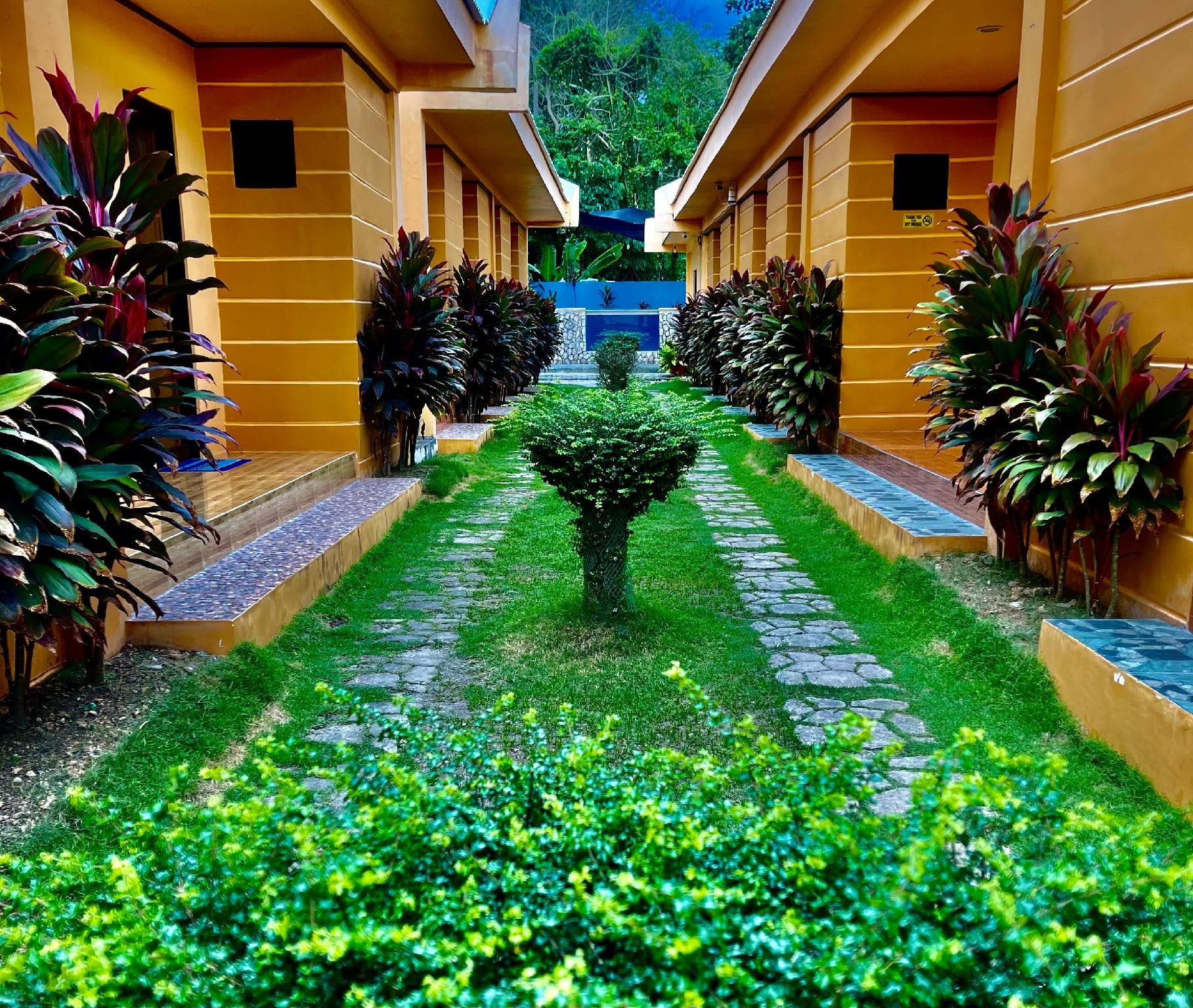 GOLDEN SUNSET INN