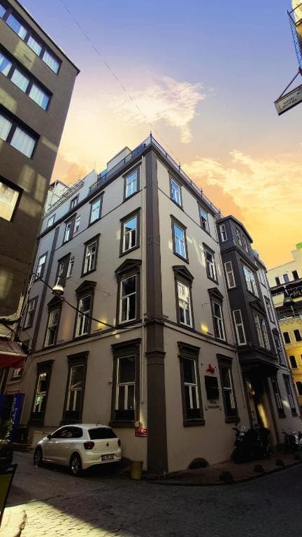 The İndependent Hotel