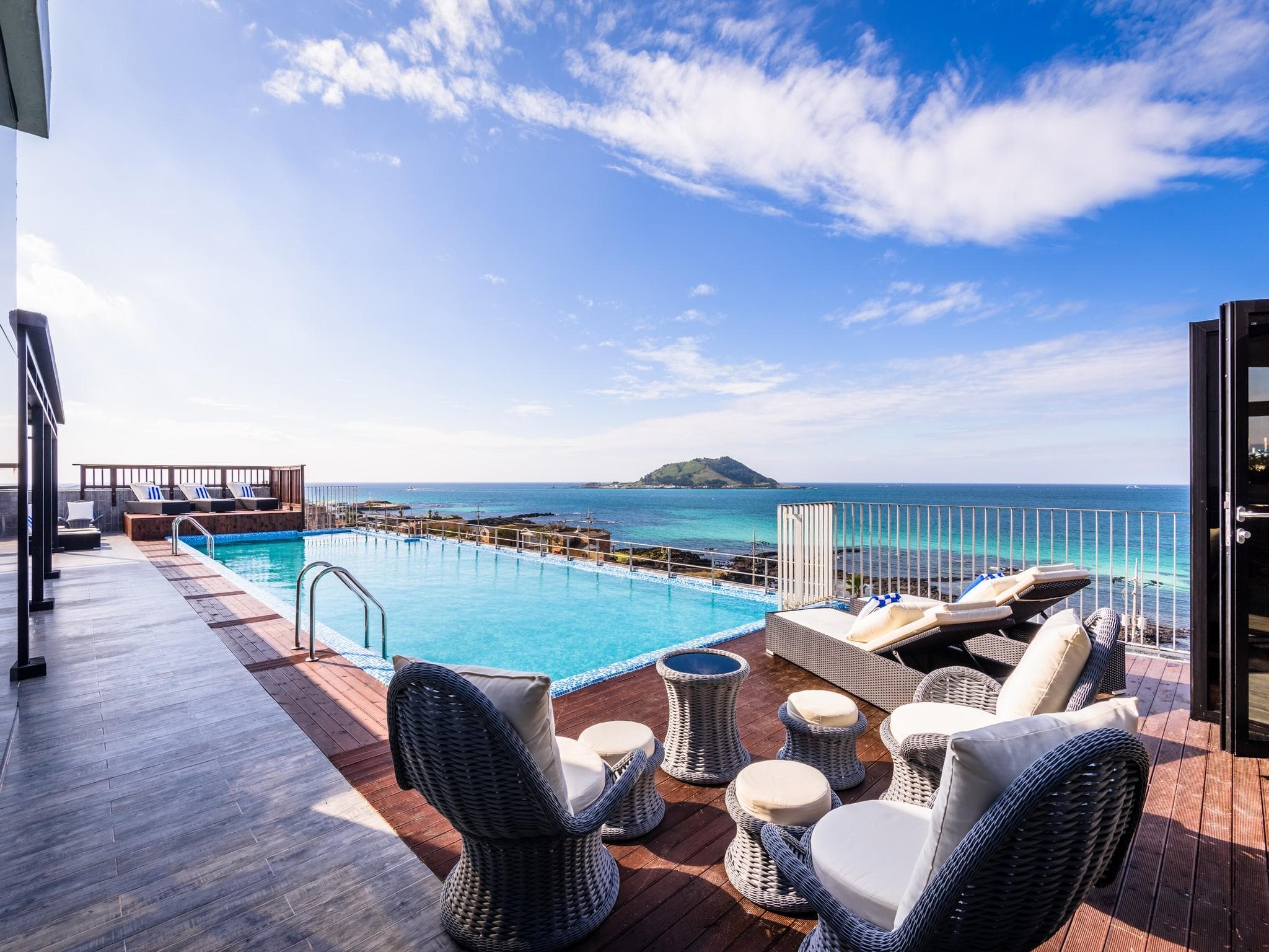 Aguila Hotel