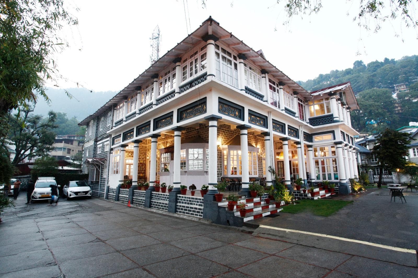 The Palace Belvedere Hotel