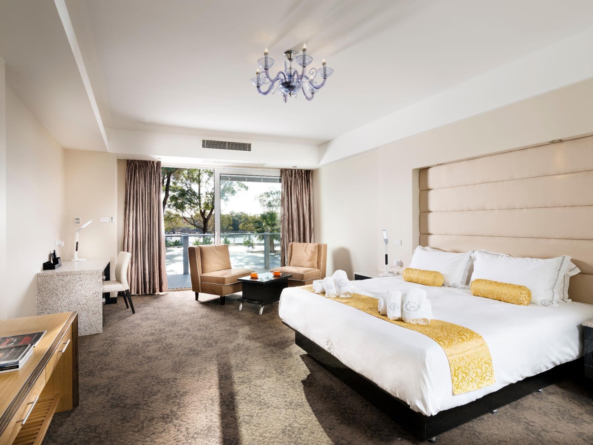 Swan River Hotel