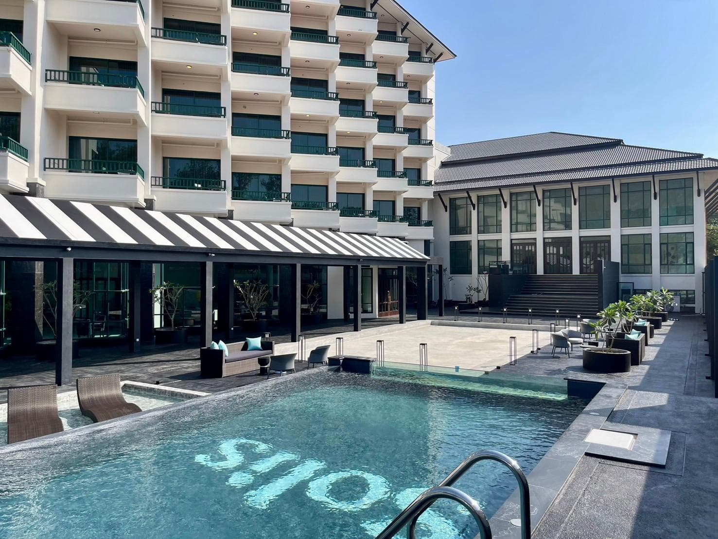 Solis Beach Hotel Rajamangala